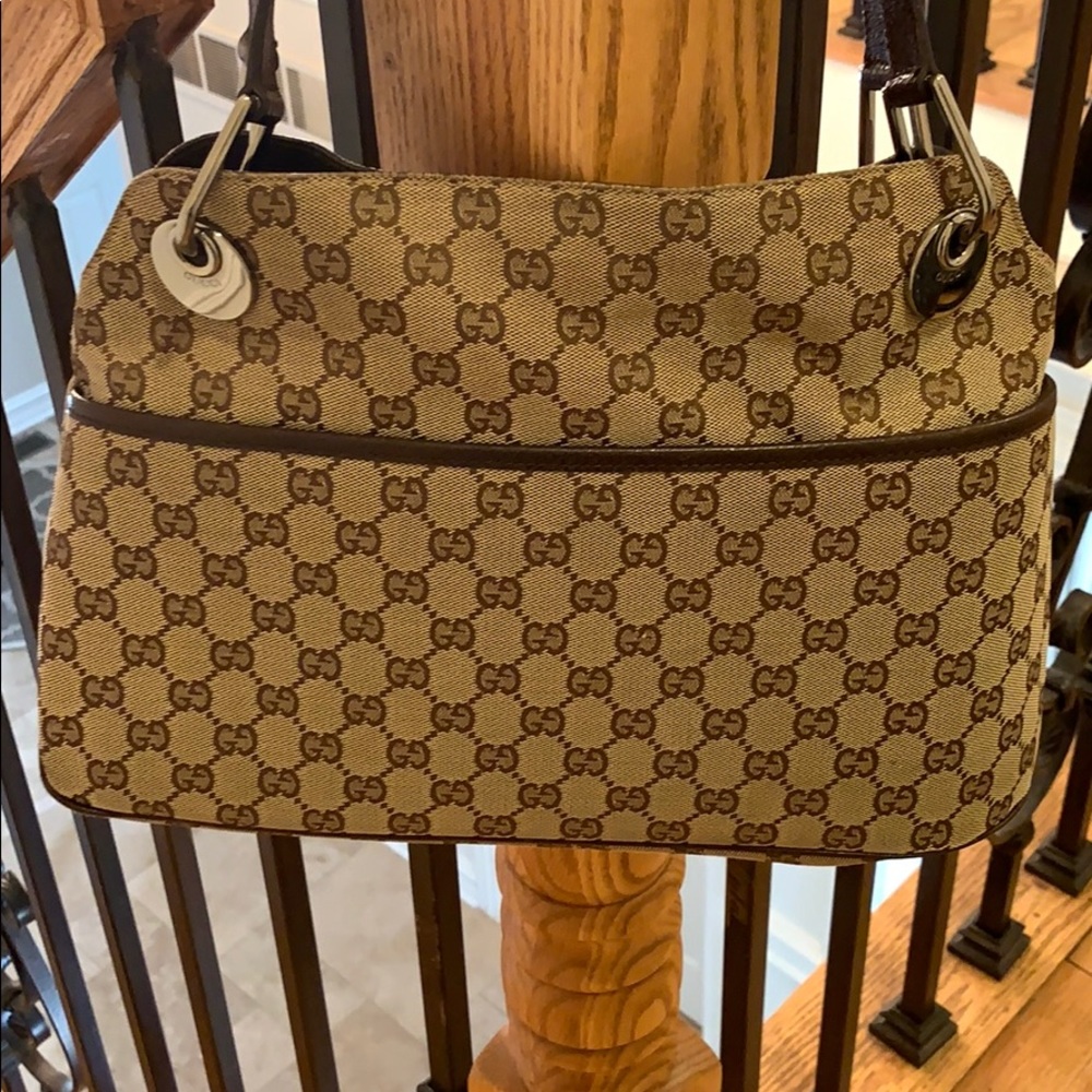 Gorgeous over the shoulder Gucci bag